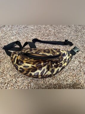 RACK ADDIK Leopard Print Metallic Fanny Pack